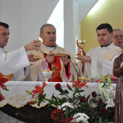 13 mai: Bacău: "Coroana mea este Fiul meu!" - Hramul Parohiei "Fericitul Ieremia Valahul"