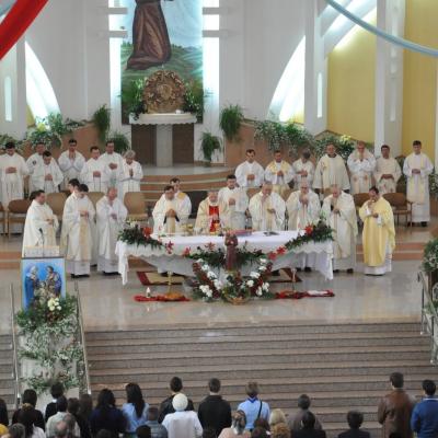 13 mai: Bacău: "Coroana mea este Fiul meu!" - Hramul Parohiei "Fericitul Ieremia Valahul"