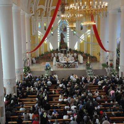13 mai: Bacău: "Coroana mea este Fiul meu!" - Hramul Parohiei "Fericitul Ieremia Valahul"