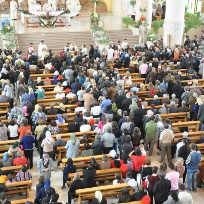 13 mai: Bacău: "Coroana mea este Fiul meu!" - Hramul Parohiei "Fericitul Ieremia Valahul"