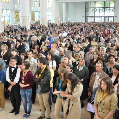 13 mai: Bacău: "Coroana mea este Fiul meu!" - Hramul Parohiei "Fericitul Ieremia Valahul"