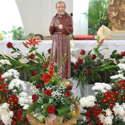 13 mai: Bacău: "Coroana mea este Fiul meu!" - Hramul Parohiei "Fericitul Ieremia Valahul"