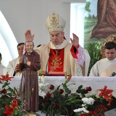 13 mai: Bacău: "Coroana mea este Fiul meu!" - Hramul Parohiei "Fericitul Ieremia Valahul"