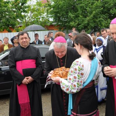 20 mai: Bacău (Şerbăneşti): Sfinţirea bisericii "Inima Neprihănită a Mariei"