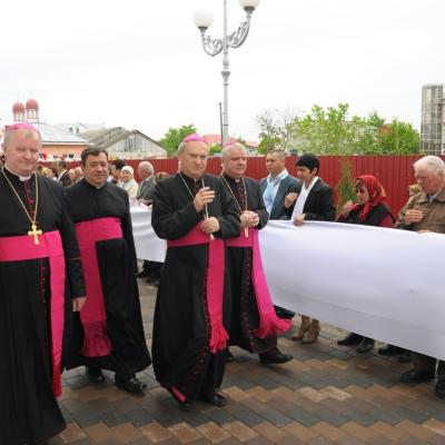 20 mai: Bacău (Şerbăneşti): Sfinţirea bisericii "Inima Neprihănită a Mariei"
