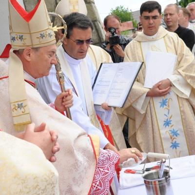 20 mai: Bacău (Şerbăneşti): Sfinţirea bisericii "Inima Neprihănită a Mariei"