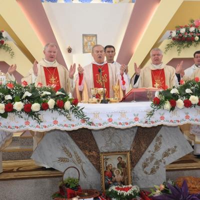 20 mai: Bacău (Şerbăneşti): Sfinţirea bisericii "Inima Neprihănită a Mariei"