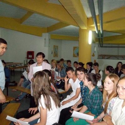 22 mai: Bacău "Sfântul Nicolae": Simpozionul O floare la fereastra cerului (ediţia a doua)