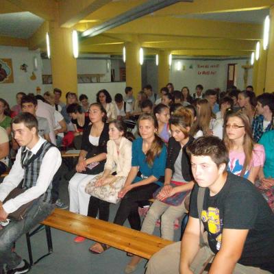 22 mai: Bacău "Sfântul Nicolae": Simpozionul O floare la fereastra cerului (ediţia a doua)