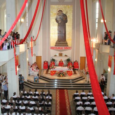 26 mai: Iaşi "Sfântul Anton de Padova": Sărbătoarea administrării Mirului