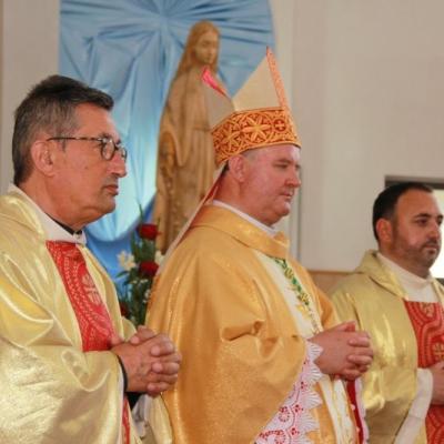 26 mai: Roman: Noi preoţi în via Domnului