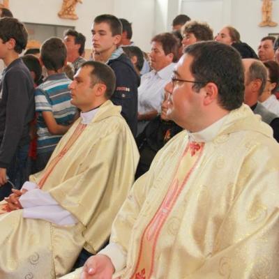 26 mai: Roman: Noi preoţi în via Domnului