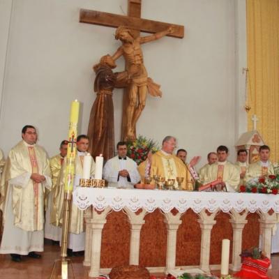 26 mai: Roman: Noi preoţi în via Domnului