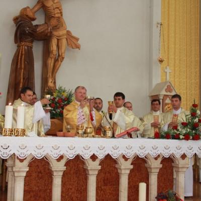 26 mai: Roman: Noi preoţi în via Domnului