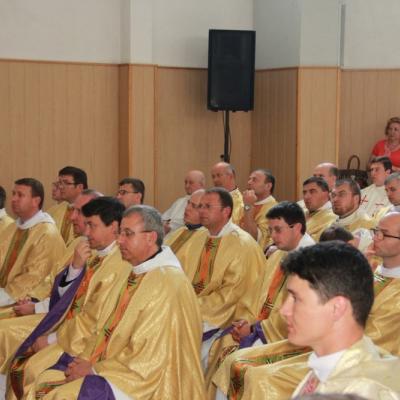 26 mai: Roman: Noi preoţi în via Domnului