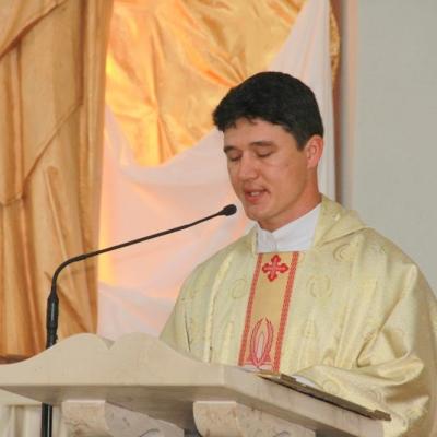 26 mai: Roman: Noi preoţi în via Domnului