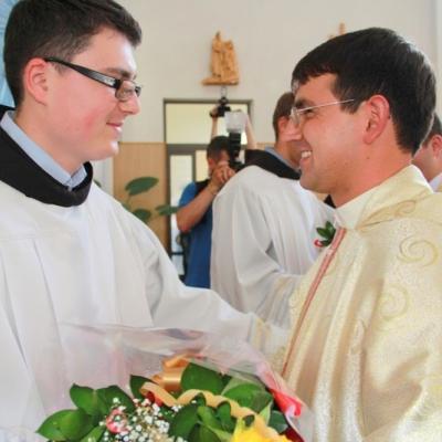 26 mai: Roman: Noi preoţi în via Domnului
