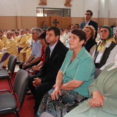 26 mai: Roman: Noi preoţi în via Domnului