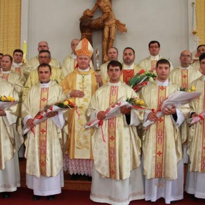 26 mai: Roman: Noi preoţi în via Domnului