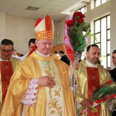 26 mai: Roman: Noi preoţi în via Domnului