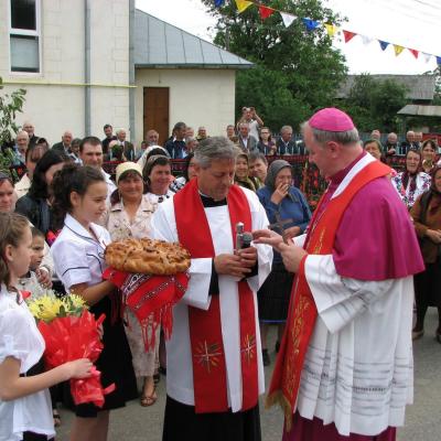 28 mai: Cleja "Sfântul Francisc": Administrarea sfântului Mir