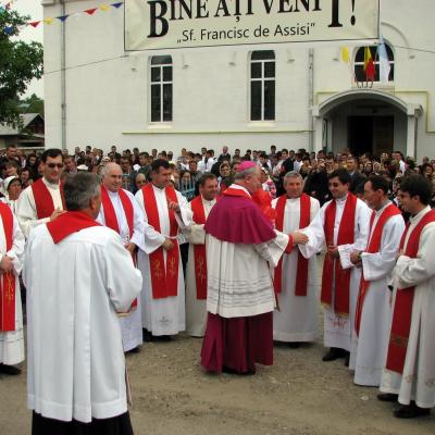 28 mai: Cleja "Sfântul Francisc": Administrarea sfântului Mir