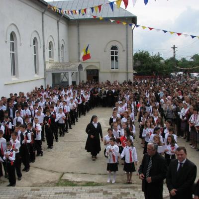 28 mai: Cleja "Sfântul Francisc": Administrarea sfântului Mir