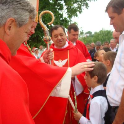28 mai: Cleja "Sfântul Francisc": Administrarea sfântului Mir