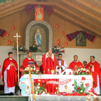 28 mai: Cleja "Sfântul Francisc": Administrarea sfântului Mir