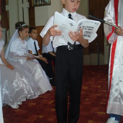 3 iunie: Pârgăreşti: Prima Sfântă Împărtăşanie