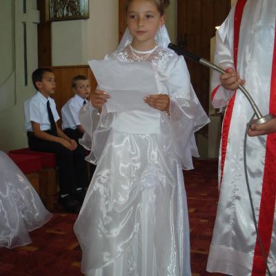 3 iunie: Pârgăreşti: Prima Sfântă Împărtăşanie