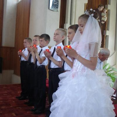 3 iunie: Pârgăreşti: Prima Sfântă Împărtăşanie