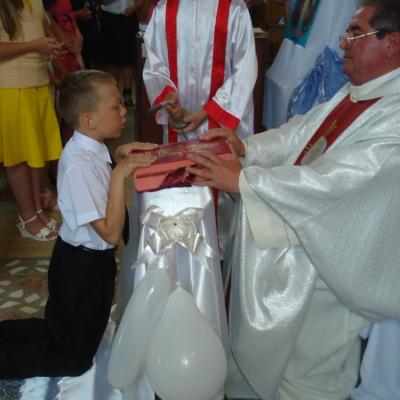 3 iunie: Pârgăreşti: Prima Sfântă Împărtăşanie