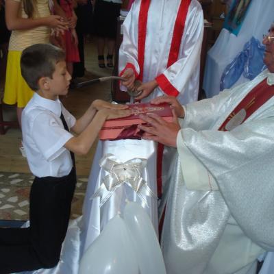 3 iunie: Pârgăreşti: Prima Sfântă Împărtăşanie