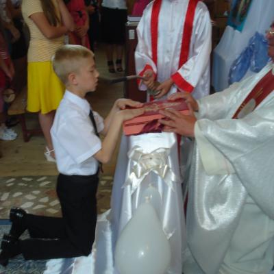 3 iunie: Pârgăreşti: Prima Sfântă Împărtăşanie