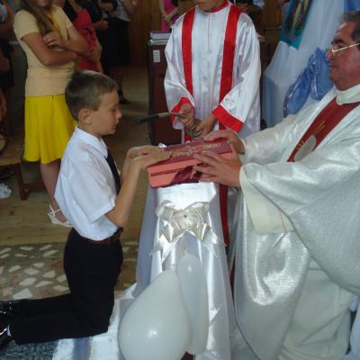 3 iunie: Pârgăreşti: Prima Sfântă Împărtăşanie