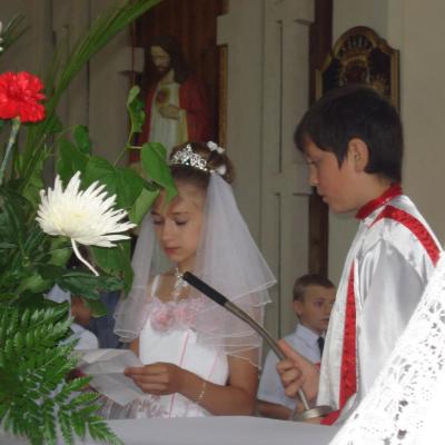3 iunie: Pârgăreşti: Prima Sfântă Împărtăşanie
