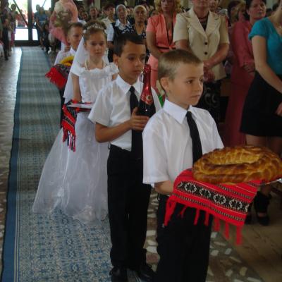 3 iunie: Pârgăreşti: Prima Sfântă Împărtăşanie