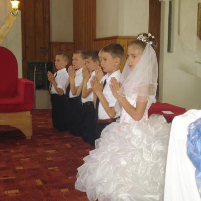 3 iunie: Pârgăreşti: Prima Sfântă Împărtăşanie