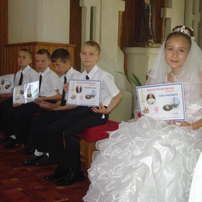 3 iunie: Pârgăreşti: Prima Sfântă Împărtăşanie