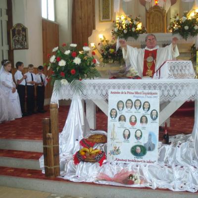 3 iunie: Pârgăreşti: Prima Sfântă Împărtăşanie