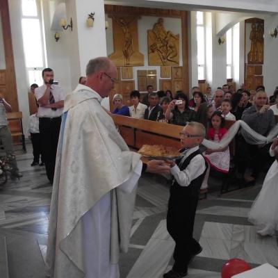 3 iunie: Târgu Ocna: Prima sfântă Împărtăşanie