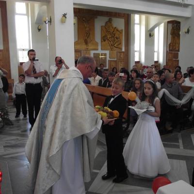 3 iunie: Târgu Ocna: Prima sfântă Împărtăşanie