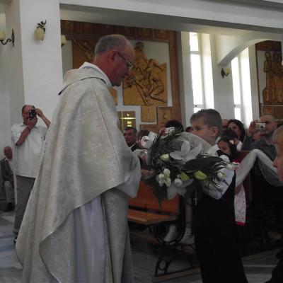 3 iunie: Târgu Ocna: Prima sfântă Împărtăşanie