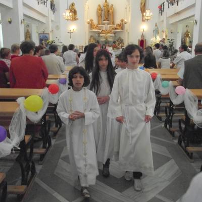 3 iunie: Târgu Ocna: Prima sfântă Împărtăşanie