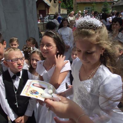 3 iunie: Târgu Ocna: Prima sfântă Împărtăşanie