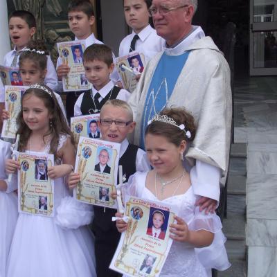 3 iunie: Târgu Ocna: Prima sfântă Împărtăşanie