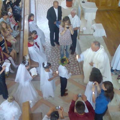 3 iunie: Dofteana: Prima sfântă Împărtăşanie