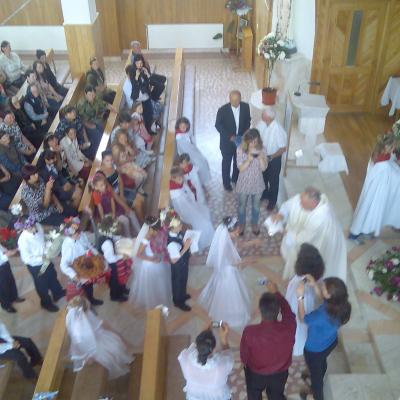 3 iunie: Dofteana: Prima sfântă Împărtăşanie