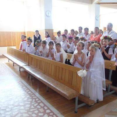 3 iunie: Dofteana: Prima sfântă Împărtăşanie